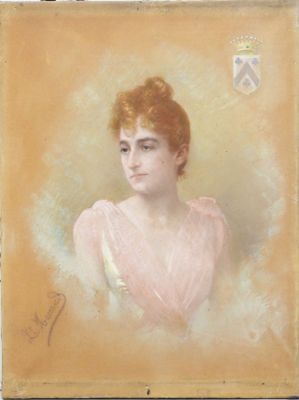 portrait d'une femme en robe rose