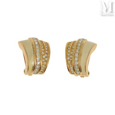 GROSSE Paire de clips d'oreilles en métal doré, et ornée de …