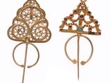 paire de broches en or et grenat, ornées de pierres violettes