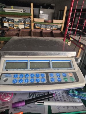 a scale that is sitting on top of a table