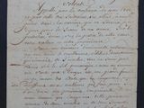 une feuille de papier sur laquelle on peut écrire, posée sur une table