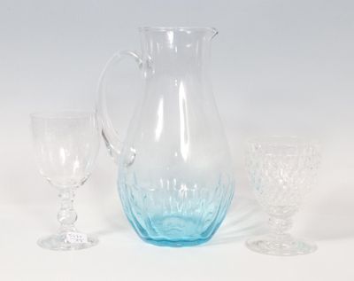 Un ensemble de verres à pied à décor gravé de rinceaux