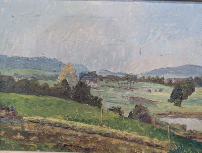 une peinture accrochée au mur d'un immeuble, représentant un paysage champêtre