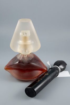 SALVADOR DALI Flacon en verre figurant une bouche