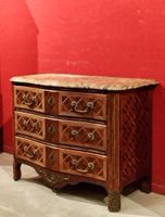 Commode en bois de placage ouvrant par trois tiroirs décor m… (photo 2)