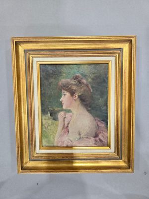 tableau représentant une femme en robe rose assise devant un mur blanc