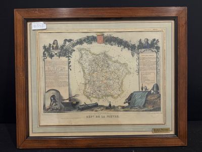 une vieille carte de l'Irlande dans un cadre en bois sur fond noir