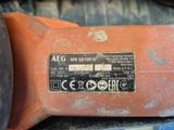 une image montrant un gros plan d'un aspirateur AEG