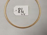 une photo d'un bracelet en or sur lequel figure une étiquette de prix