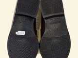 the back of a pair of black slippers on top of a box