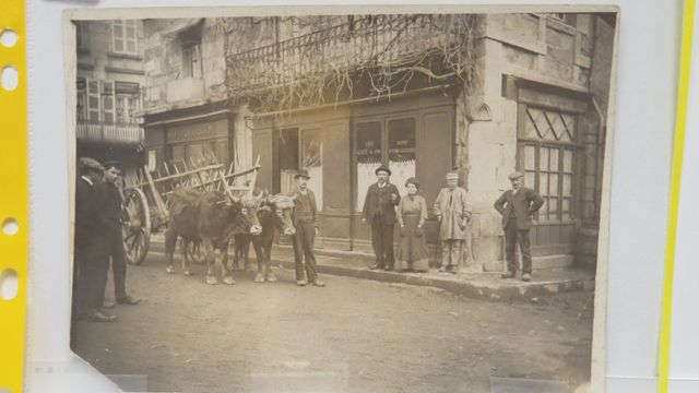 Felletin Attelage devant le Café Bourcy. Photo 18x13cm. Coin inf....