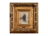 une vieille photo d'un homme debout dans la neige, dans un cadre doré