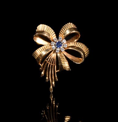 Broche à motifs de fleurs et saphir entouré de 8 brillants m… - Photo 1