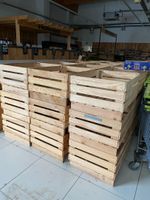 Soixante-sept caisses en bois