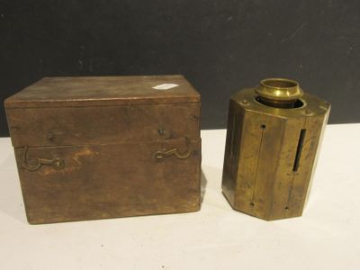 paire de boîtes anciennes en laiton avec poignées