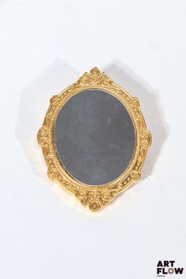 CHANEL Broche miroir en métal Doré.