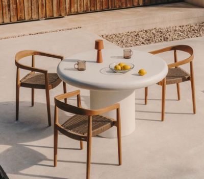 Table ronde ADDAIA KAVE HOME en ciment blanc Ø120 cm, convie…