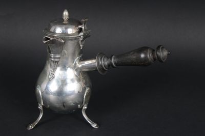 Verseuse tripode égoïste, en argent. - Photo 1