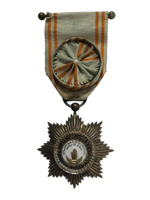 une image représentant une médaille avec une étoile au recto et une autre médaille au verso