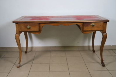 Bureau plat rectangulaire en noyer, ouvrant à deux tiroirs e…