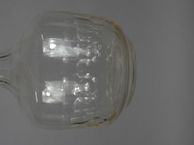 Baccarat, décanteur en cristal modèle écailles. H:31cm