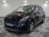 la photo d'une petite voiture noire garée dans un garage