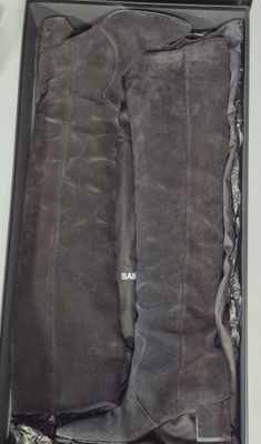 YVES SAINT LAURENT Paire de cuissardes en daim noires