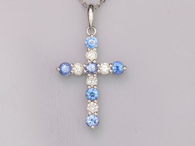 Chaîne à maille forçat et pendentif croix en or gris 750°/°°…