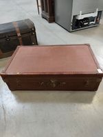 Une valise en bois et carton bouillie et une petite malle en… (photo 2)