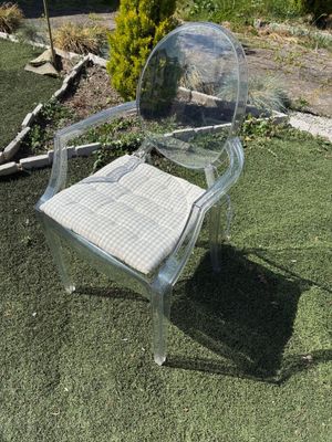 1 Fauteuil médaillon « cristal » en plastique transparent av…