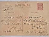 une vieille carte postale sur laquelle figure la photo d'une femme