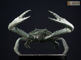 une image représentant une statue de crabe posée sur un socle