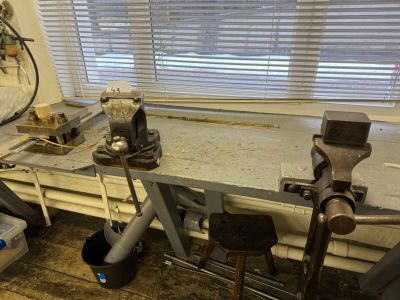 2 étaux et 1 coulisseau