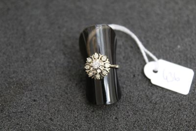 an image of a silver ring with a flower on top of it