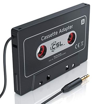 un adaptateur pour cassette auquel est raccordé un câble