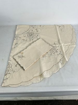 un morceau de tissu qui a été plié par-dessus