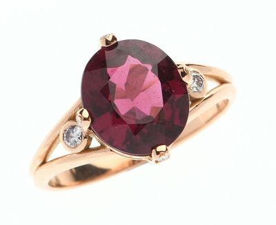 BAGUE en or rose 750 °/°° ornée d'un grenat rhodolite de tai…