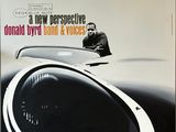 la couverture de l'album « A New Perspective » de Donald Byrd and Voices, sur laquelle figure un homme assis sur le toit d'une voiture