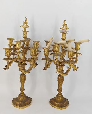 paire de candélabres anciens en laiton avec anges et bougies