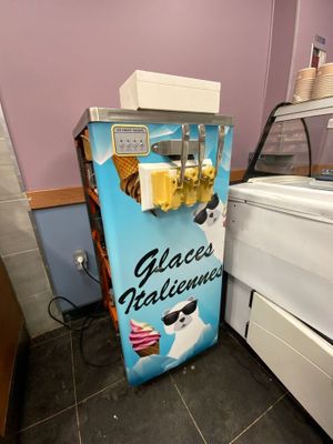 Une machine à glaces a l’italienne (manque cotés latéraux, v…