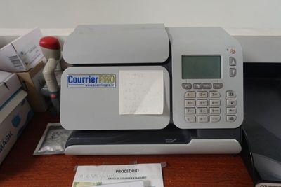 SUR DESIGNATION : Une machine à affranchir COURRIER PRO n°de…