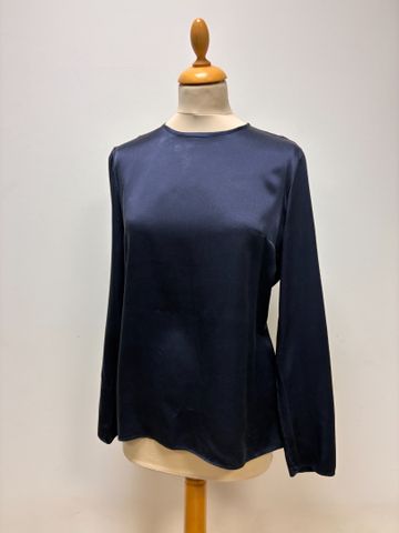 COLLECTION 4 – Top en soie bleu marine. Très bon état. Taille : 3...