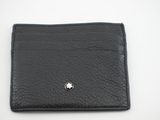 portefeuille en cuir noir orné d'un bouton argenté sur le devant