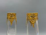 paire de vases en verre plaqués or posés sur une surface blanche
