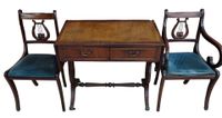 Bureau de style anglais dessus cuir à décor de lyre avec deu…