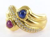 une image représentant une bague en or sertie de pierres bleues et rouges