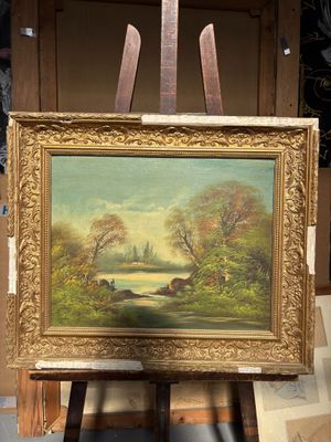 une image d'un tableau sur un chevalet dans une pièce
