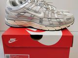 La Nike Air Max trône sur une boîte rouge