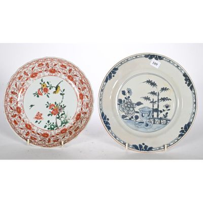 paire d'assiettes chinoises ornées de fleurs et d'oiseaux