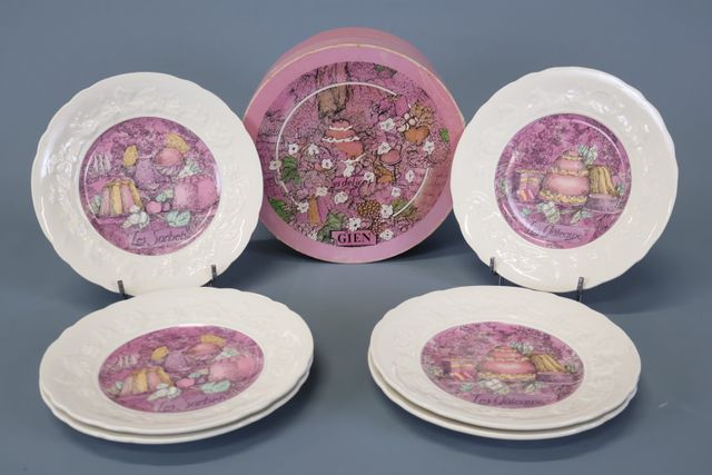 GIEN - Les délices - Suite de cinq assiettes à dessert en faïence...